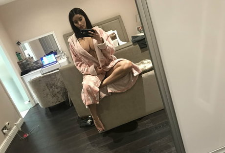 Preeti And Priya Young beautiful star picture