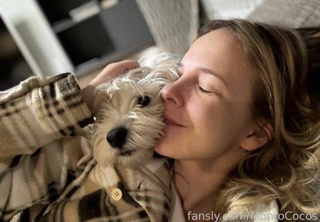 MonroCocos nude model gallery