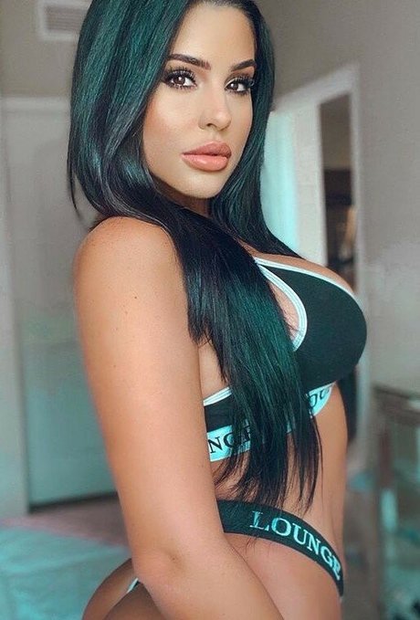 petite brunette onlyfans hd pictures