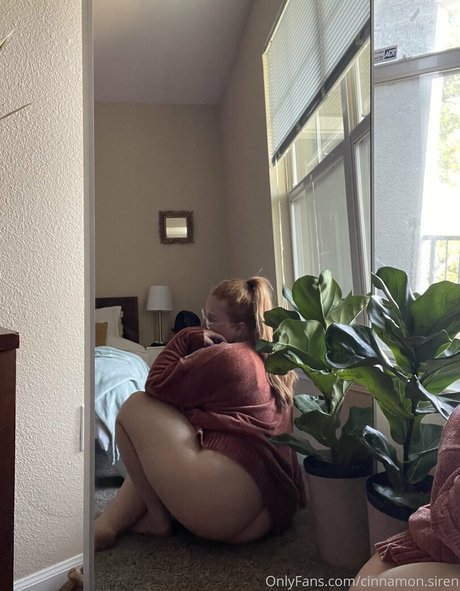 cinnamon siren model xxx image