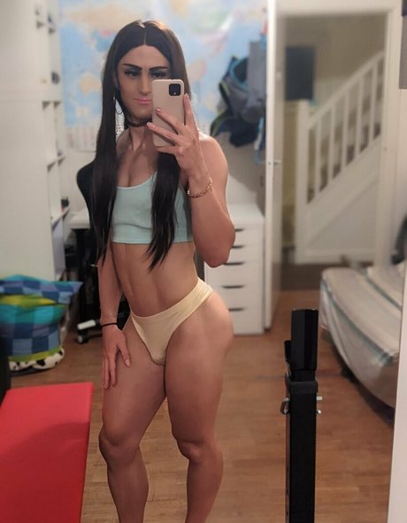 tayrosiee art model image