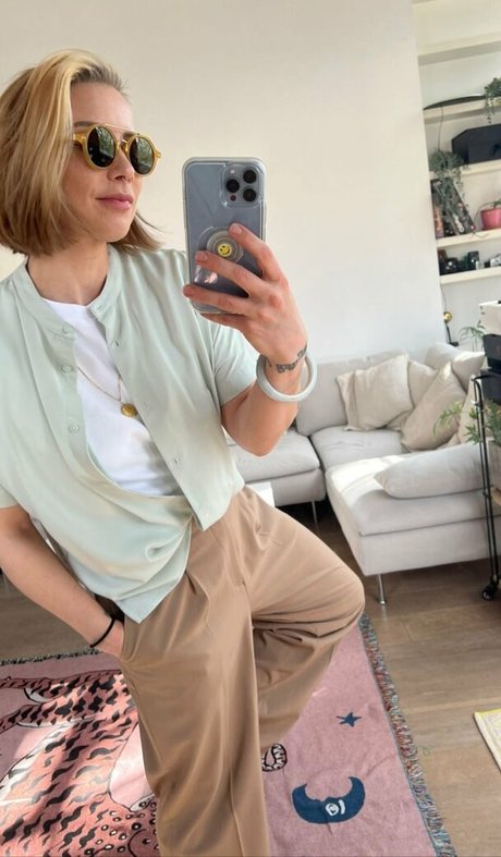 Julia Hardy model erotic picture