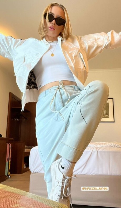 Julia Hardy sex pornstar galleries