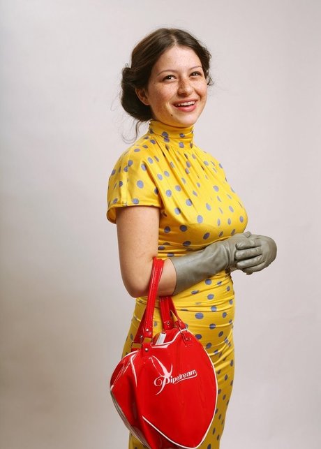 Alia Shawkat erotic pornstar picture