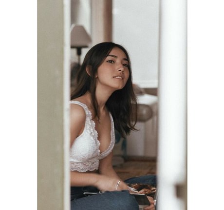 Maria Zhang pornographic model pictures