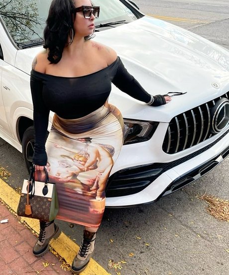 Tylea model exclusive image