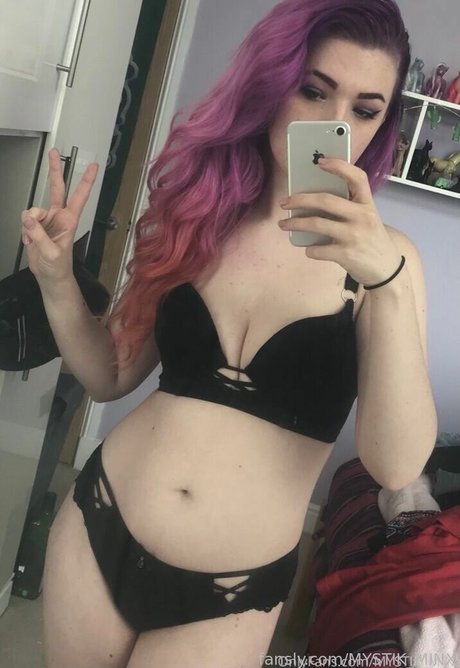 MYSTIK MINX star nice photos