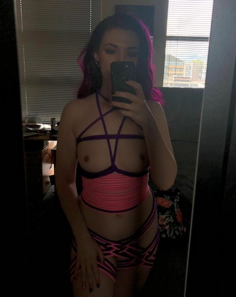 MYSTIK MINX pornstar naked pics