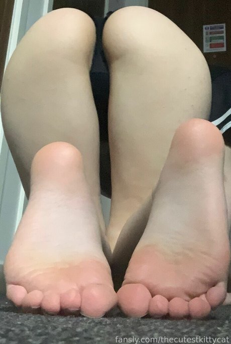 brunette petite onlyfans naked photos