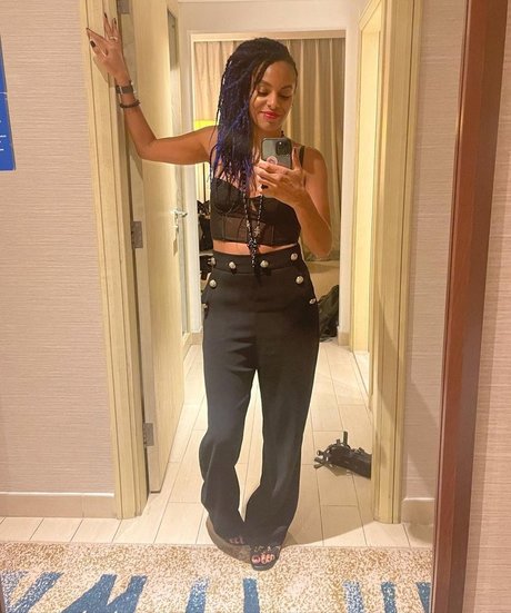 Lucy Hedges top actress pic