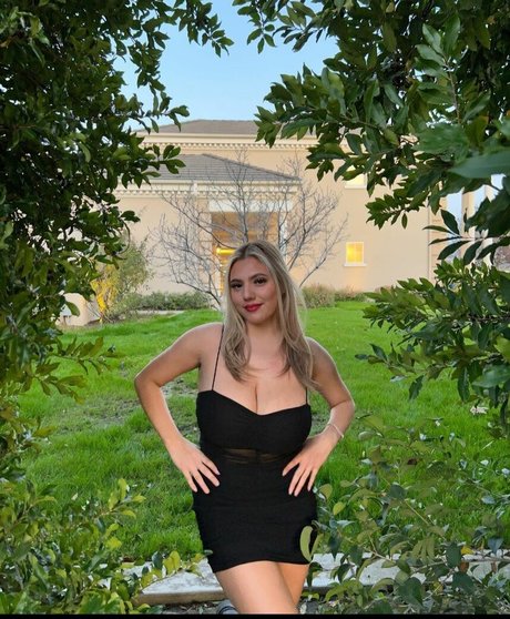 Inez Curiel model adult pictures