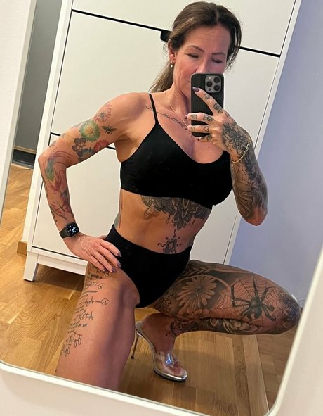 alpheratz model adult pictures