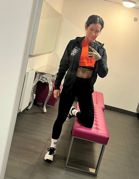 alpheratz model high quality pic