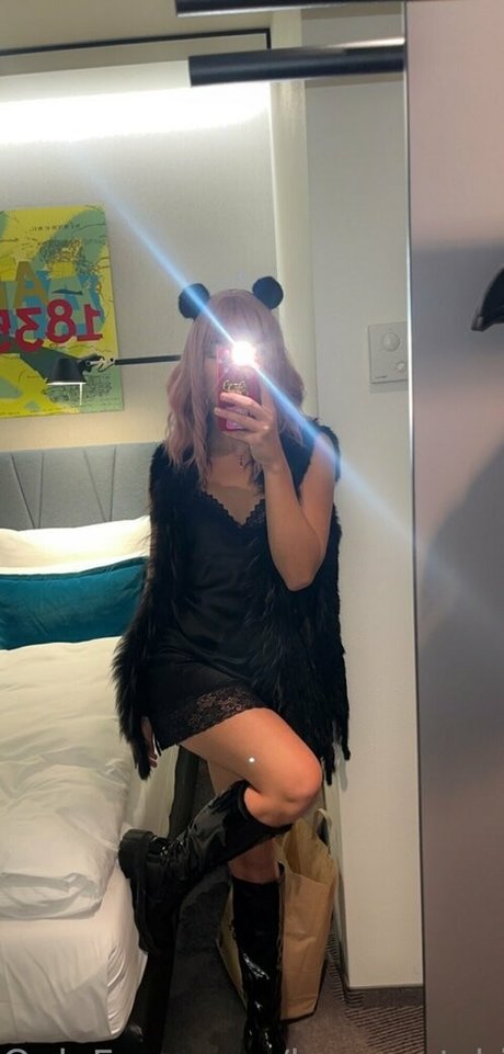 lauragetshigh star naked photos