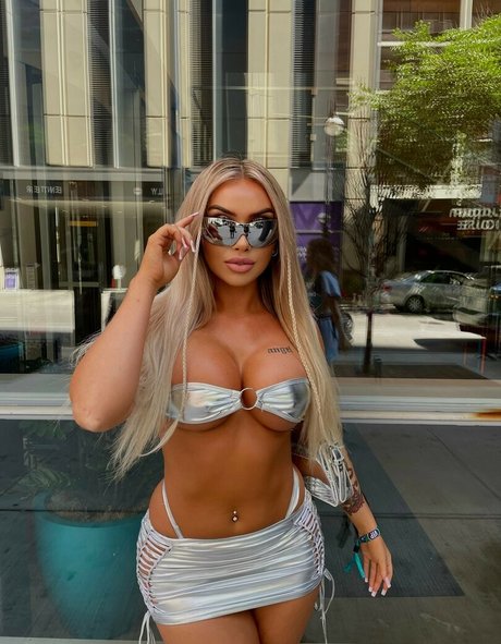 Heaven Brat model pornographic photo