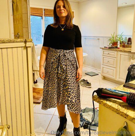 Threatlevelmiddnite nice model pic