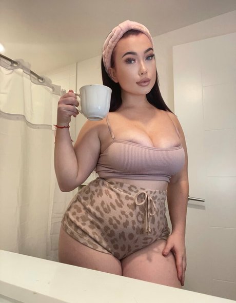 porcelainpeachx sexy pornstar photos