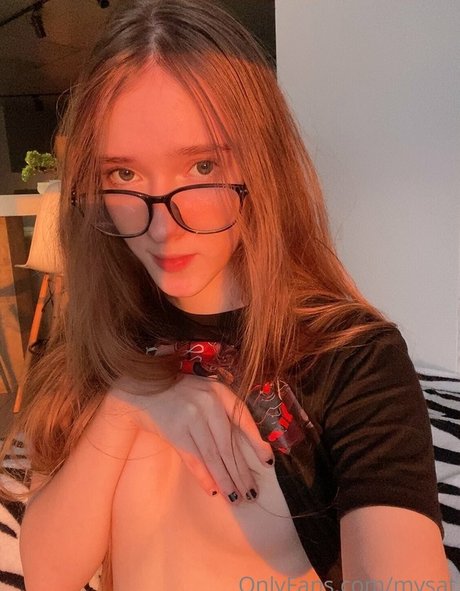 Mysat nude star image