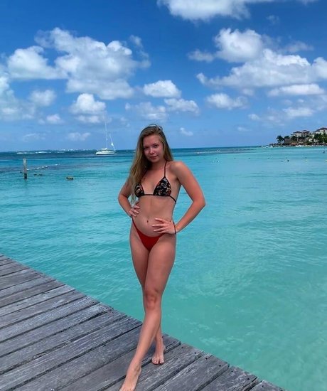 Emilia McCarthy pornstar top picture