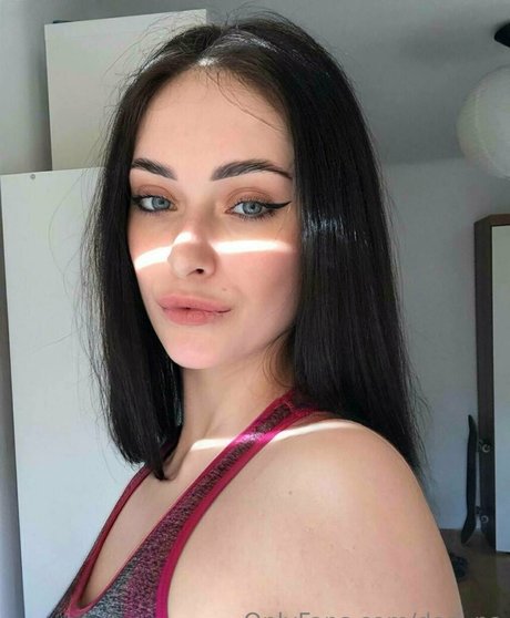 monicawollf model nice img