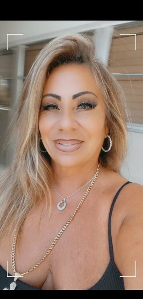 hottotrottotsfree nudes actress pics