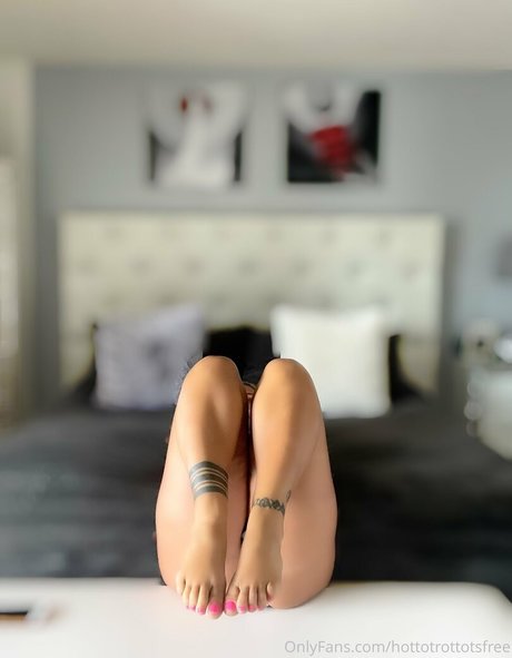 hottotrottotsfree naked model galleries