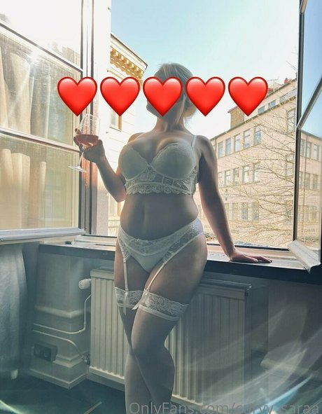 curvy saraa perfect star images