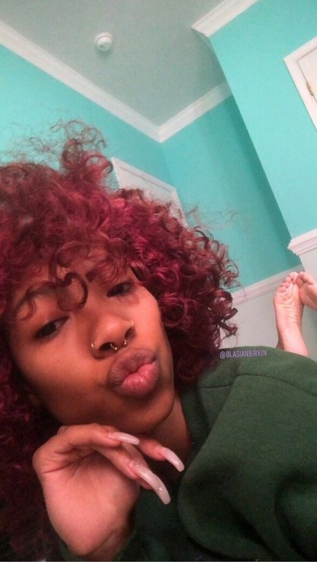 Sinister Simone high quality actress image