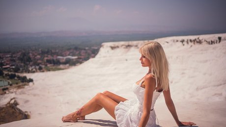 tall blonde onlyfans top gallery