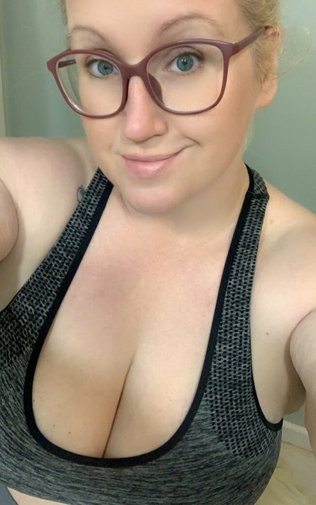 big tits gym onlyfans naked pic