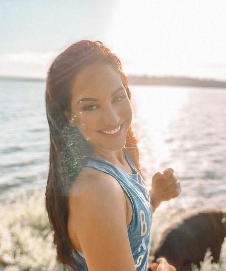 Emily Compagno adult model photo