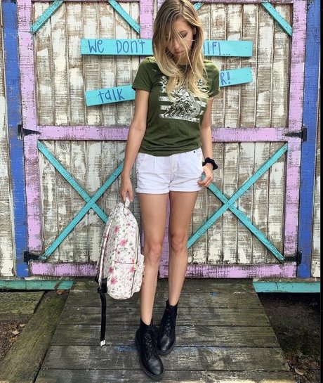 Abigail Cristea model erotic photo