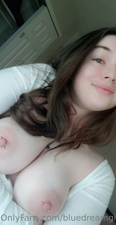 bluerae3 naked model photos