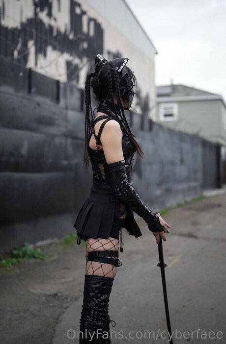 cyberfaee naked model pics