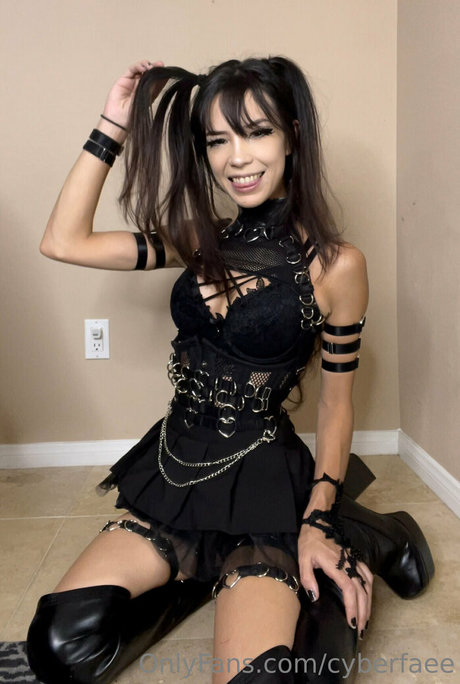 cyberfaee star pornographic photos