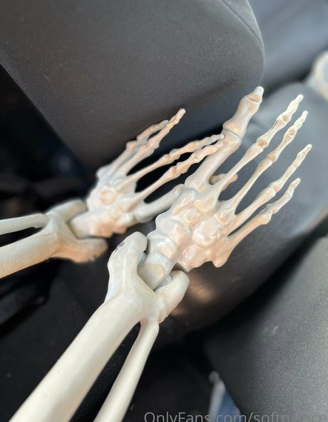 girlfriend onlyfans beautiful pic