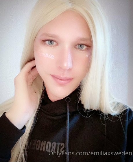emiliaxsweden pornographic model images