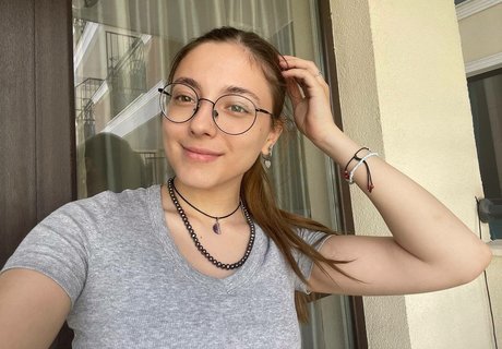 leamoore free actress galleries