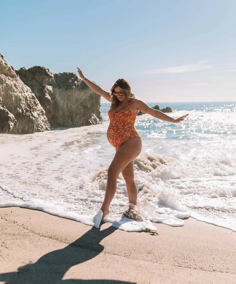 social media influencer onlyfans nudes pictures