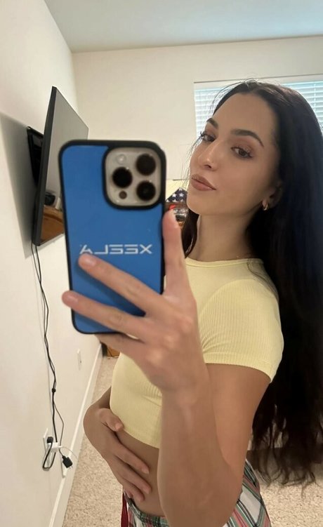 builtbybells pornstar beautiful image