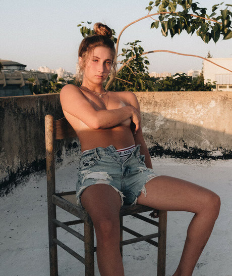 Noam Magen exclusive model image