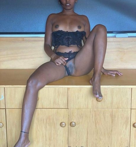 Venorika model adult picture