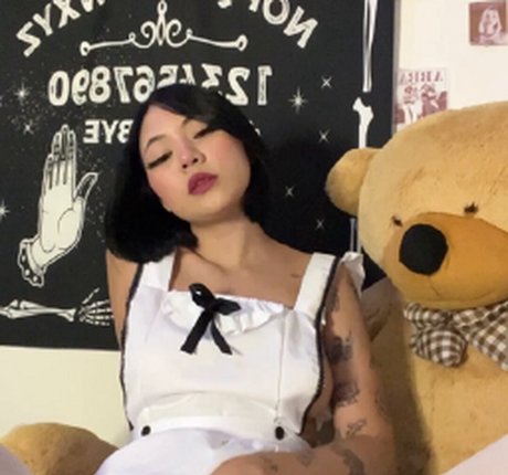 chubby blonde onlyfans hot picture