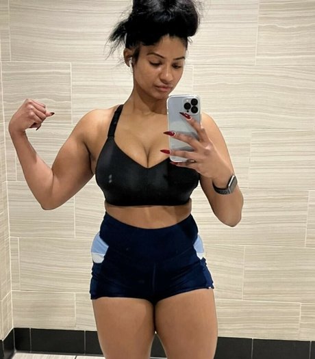 MzKora star nude picture