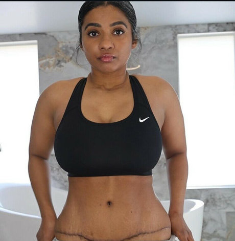 MzKora exclusive model photos