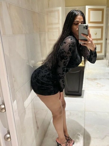 MzKora adult model photos