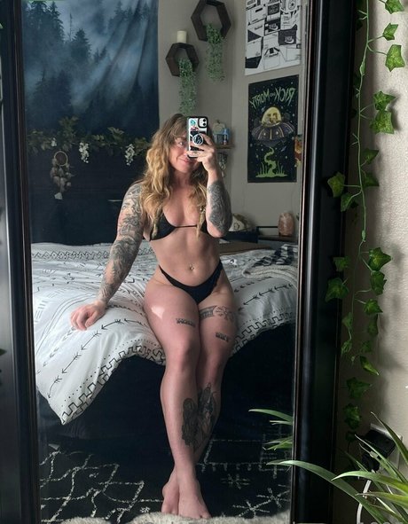 lizanne1995 hd pornstar image