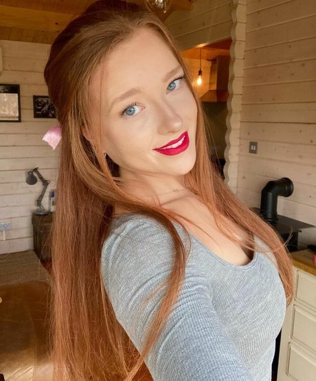 phoebeisginger model porn pics