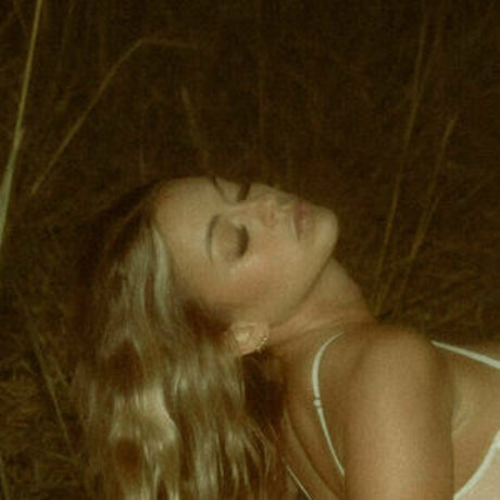 geeeena nudes star photo