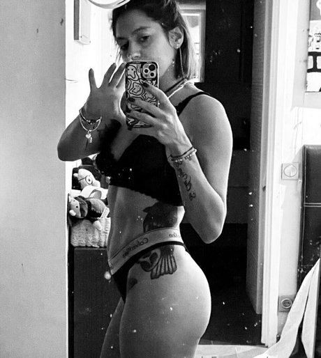 pregnant ebony onlyfans naked pic